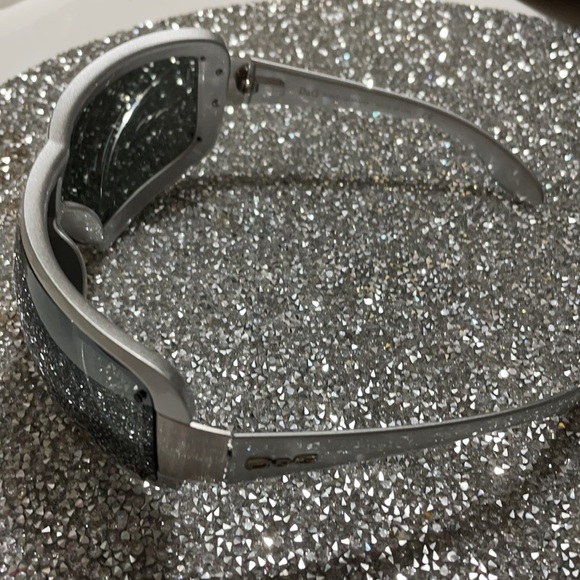 DOLCE & GABANNA SUNGLASSES - Picture 4 of 7